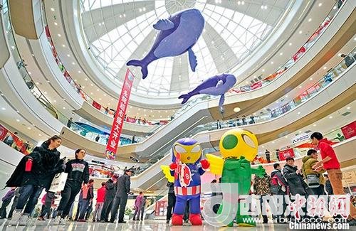 資料圖：購(gòu)物商場(chǎng)。 <a target='_blank' >中新社</a>記者 佟郁 攝