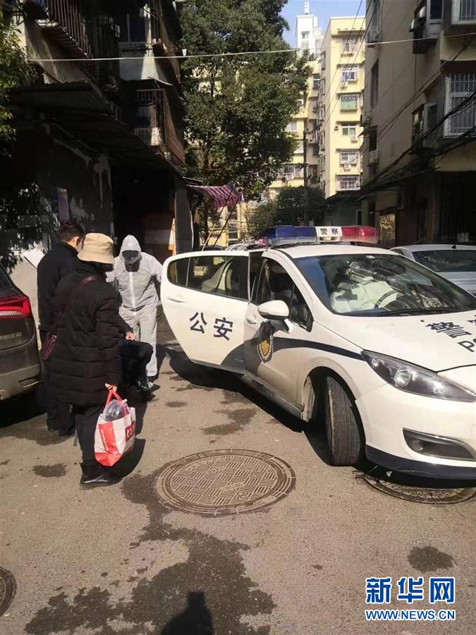 （習近平致敬的戰(zhàn)“疫”英雄·公安干警篇·圖文互動）（5）他們，抗疫一線鑄警魂