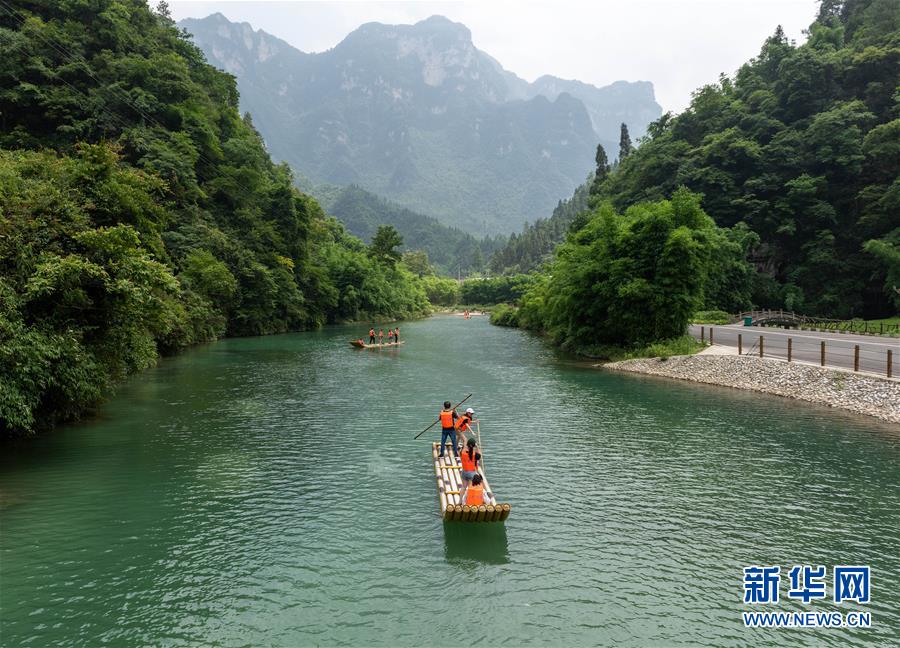 （新華全媒頭條·圖文互動）（1）線上線下消費升溫 文旅活動邁上“云端”——端午假期透視我國經(jīng)濟高質(zhì)量發(fā)展新動力