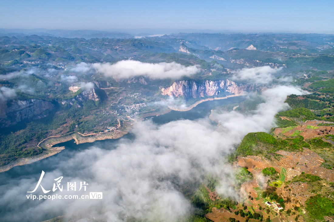 2022年4月3日拍攝的貴州省黔西市新仁苗族鄉(xiāng)境內(nèi)的烏江一級(jí)支流六沖河。